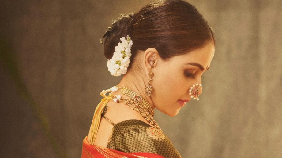 Genelia Deshmukh Radiates Grace in a Traditional Nauvari Saree for Ganesh Chaturthi 965555