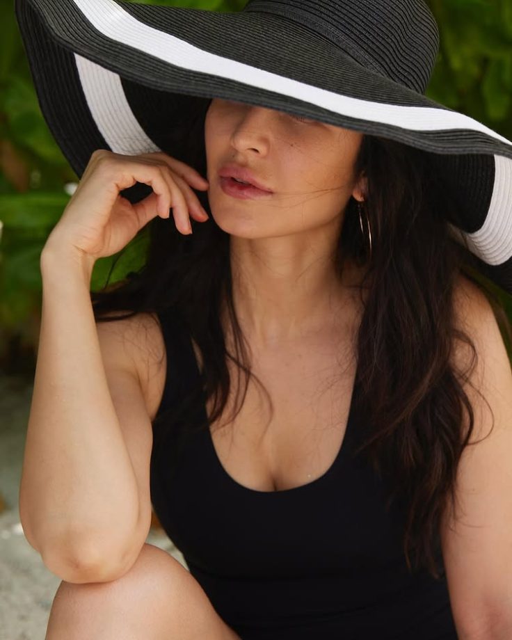 Header: Katrina Kaif’s Effortless Beachwear: 5 Stunning Fits for the Modern Woman 962476