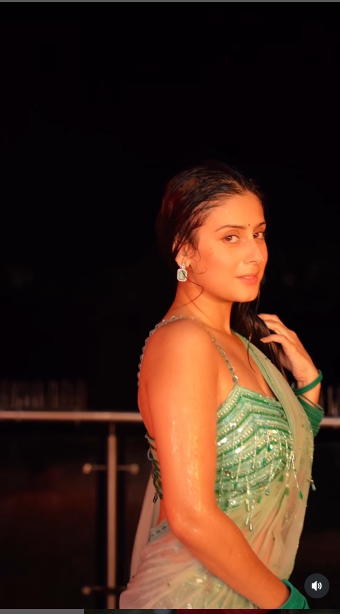 Isha Malviya Glam Show In Wet Saree 963262