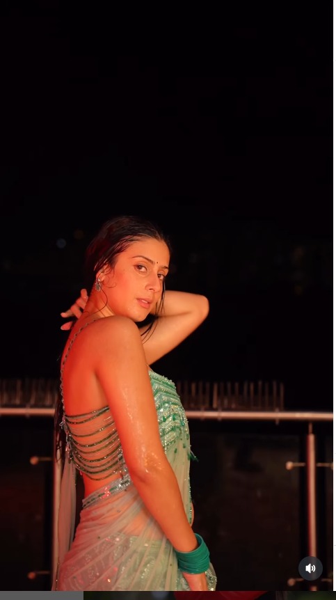 Isha Malviya Glam Show In Wet Saree 963263