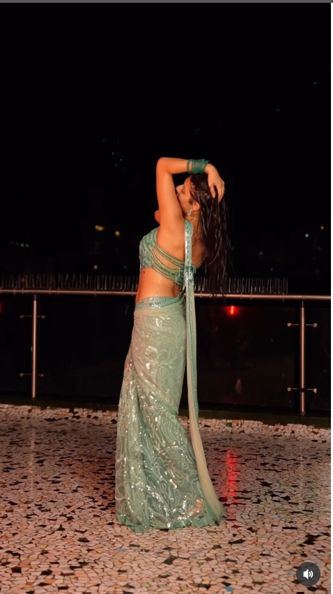 Isha Malviya Glam Show In Wet Saree 963255