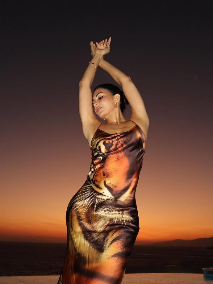 Jacqueline Fernandez Roars in Style with Fiery Tiger-Print Satin Slip Gown 963816