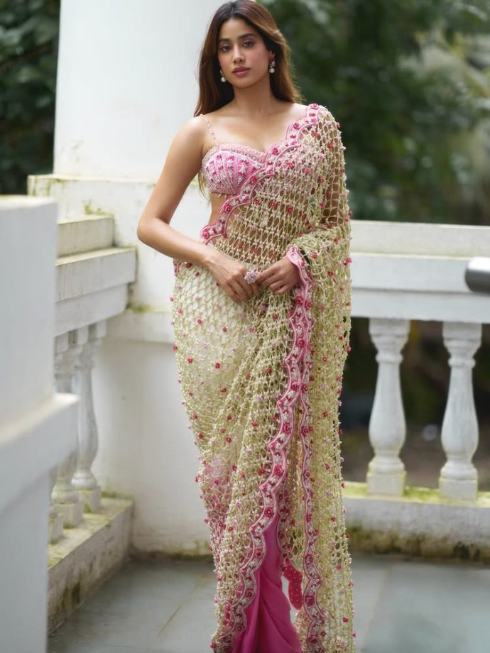 Janhvi Kapoor Dazzles in Modern Saree for Param Sundari 962244
