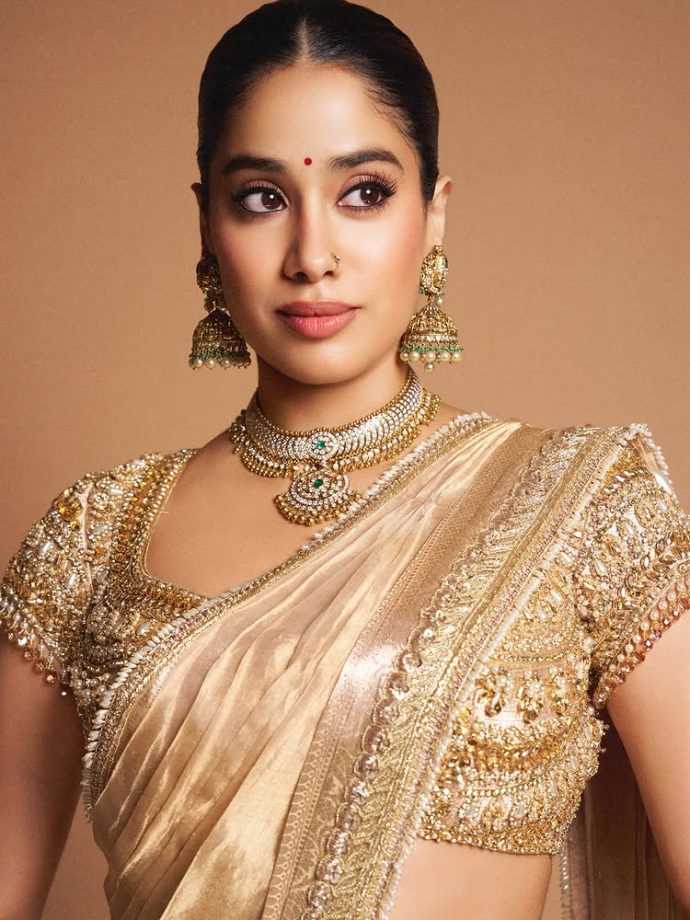 Janhvi Kapoor Embraces Traditional Elegance with a Timeless Look 962678