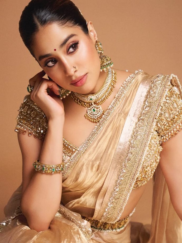 Janhvi Kapoor Embraces Traditional Elegance with a Timeless Look 962684