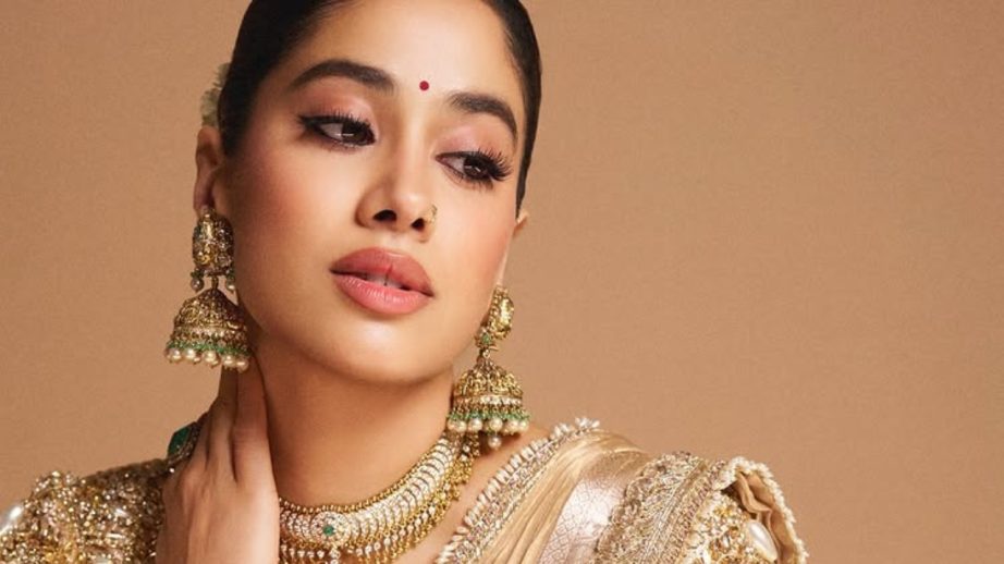 Janhvi Kapoor Embraces Traditional Elegance with a Timeless Look 962677