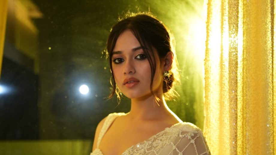 Jannat Zubair Rahmani Glows in Dreamy White Draped Saree 960486