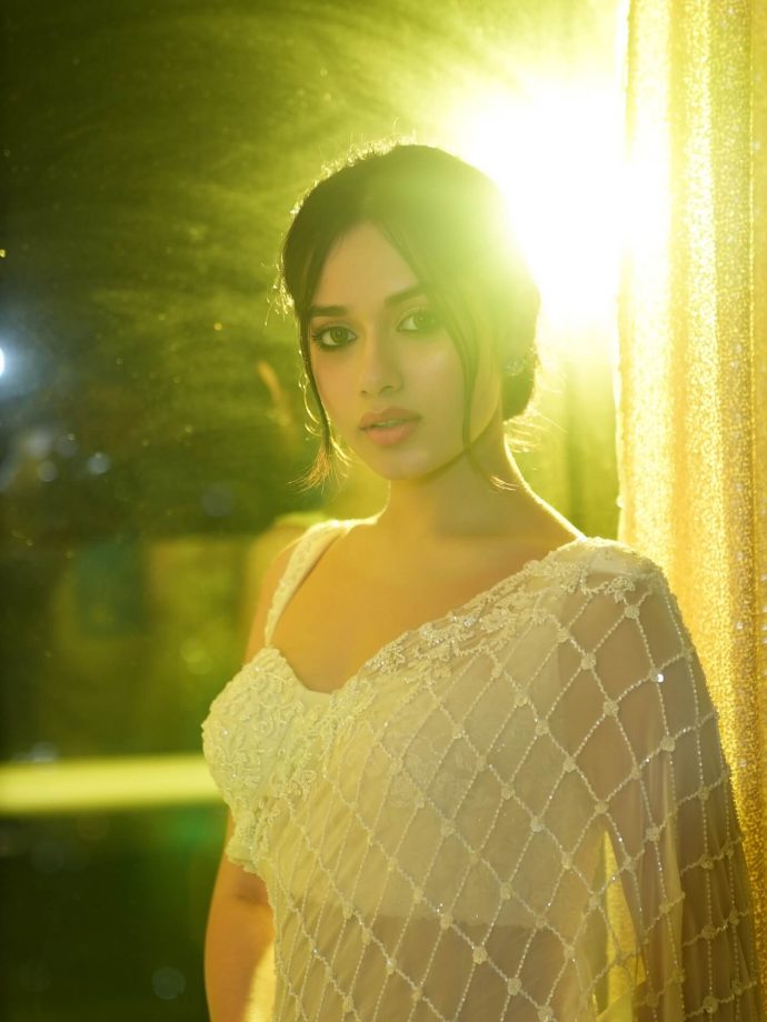 Jannat Zubair Rahmani Glows in Dreamy White Draped Saree 960482