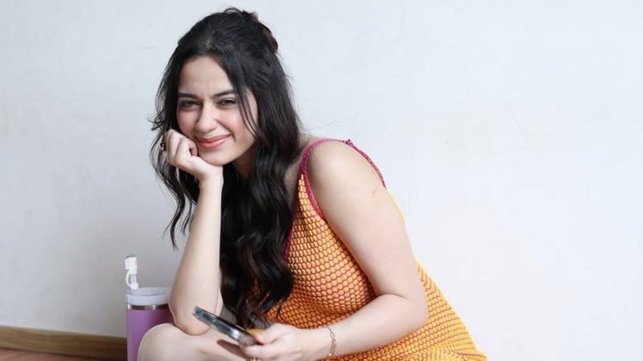 Jannat Zubair Rahmani Pops in Yellow with Pink Accents 964399