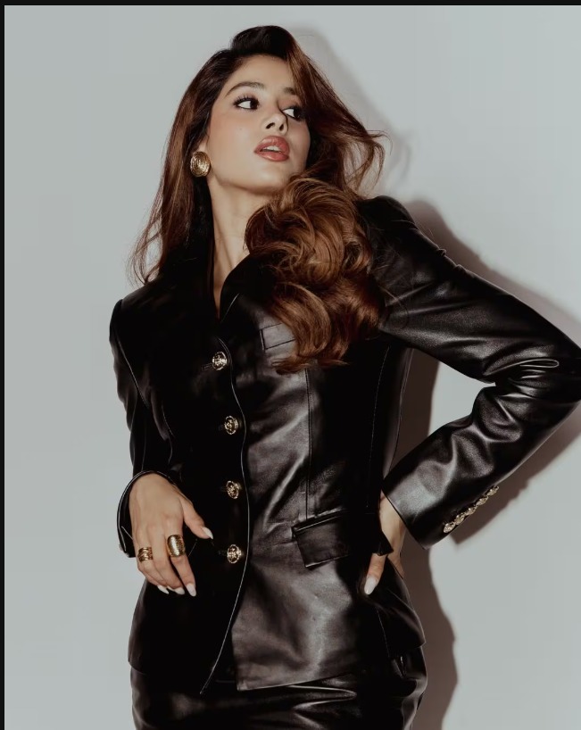 Jhanvi Kapoor's Bold High-Fashion Photoshoot: A Standout Statement 961646