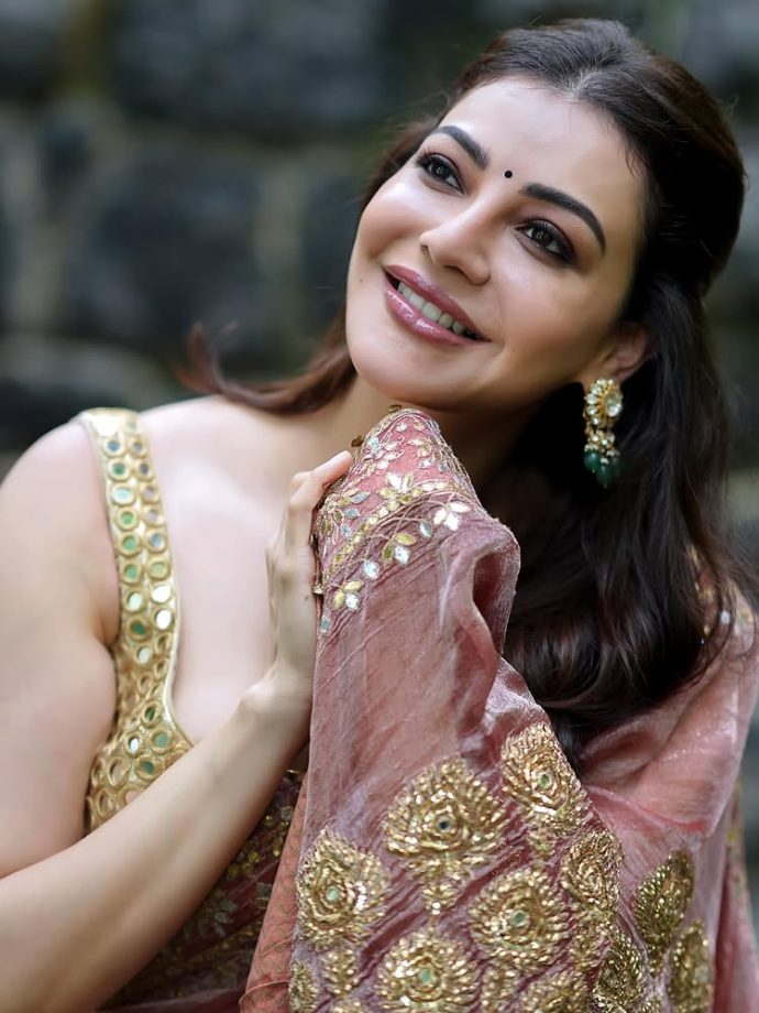 Kajal Aggarwal Shines in Ethereal Saree Ahead of Ramayana 963851