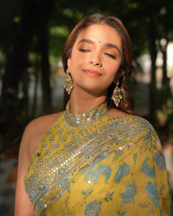 Keerthy Suresh Slays Ethnic Look With Sultry Twist 962726