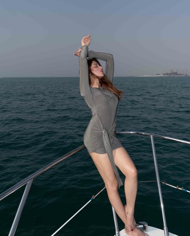 Mahira Sharma Looks Dreamy in Breezy Grey Bodycon 961916