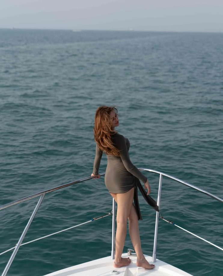 Mahira Sharma Looks Dreamy in Breezy Grey Bodycon 961917