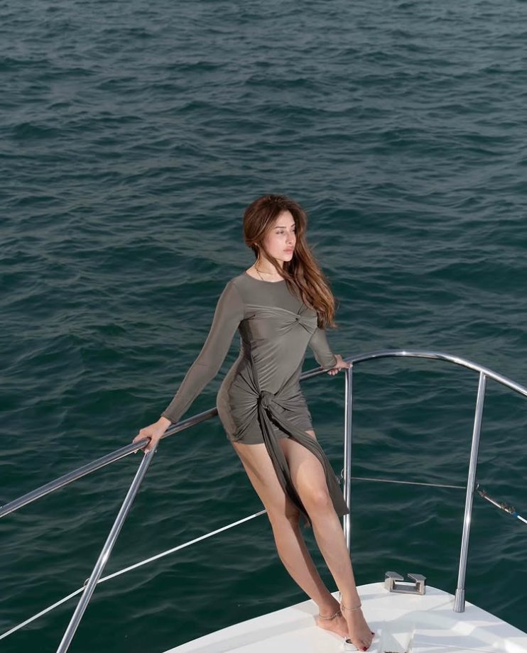 Mahira Sharma Looks Dreamy in Breezy Grey Bodycon 961919