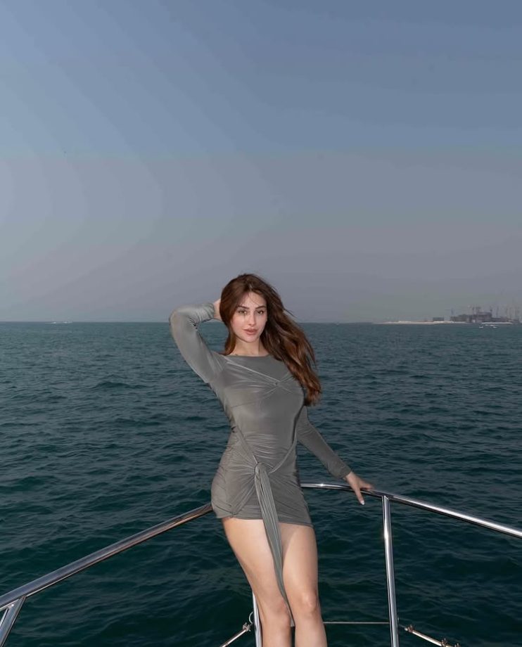 Mahira Sharma Looks Dreamy in Breezy Grey Bodycon 961920