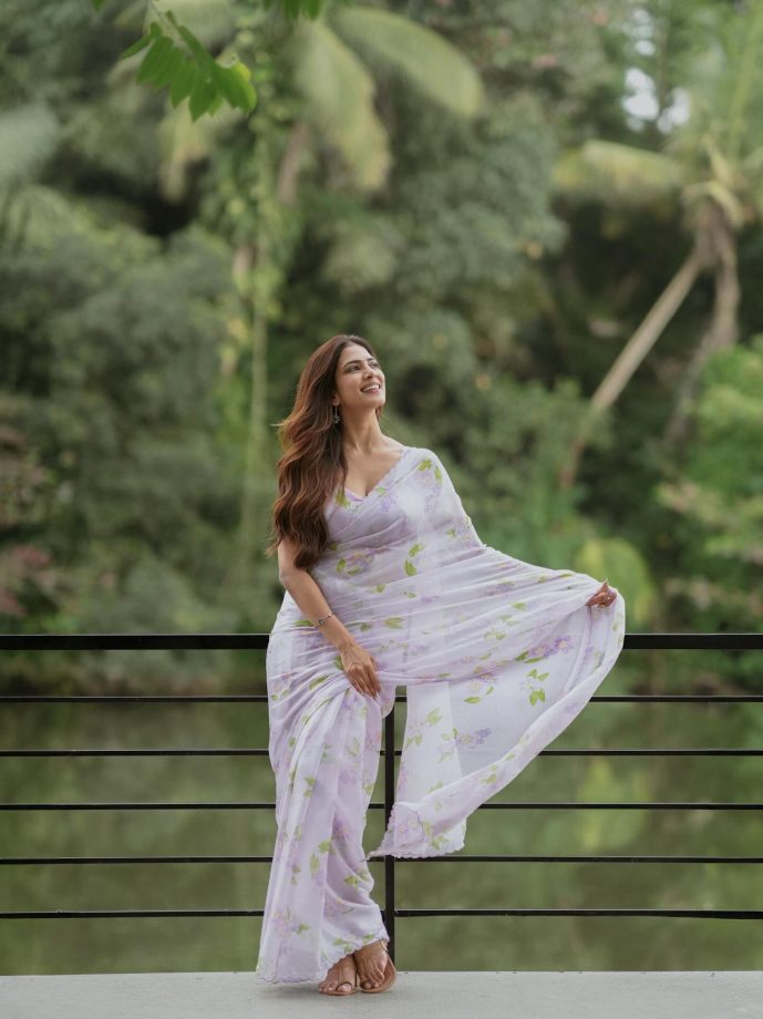 Malavika Mohanan, Janhvi Kapoor & Ananya Panday Dazzle In Sarees, Redefining Traditional Glamour 965506