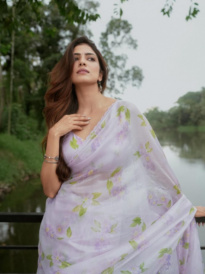 Malavika Mohanan, Janhvi Kapoor & Ananya Panday Dazzle In Sarees, Redefining Traditional Glamour 965509