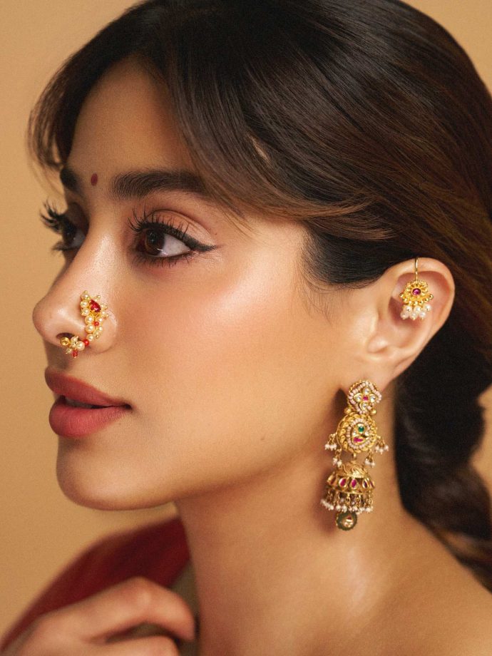 Malavika Mohanan, Janhvi Kapoor & Ananya Panday Dazzle In Sarees, Redefining Traditional Glamour 965514