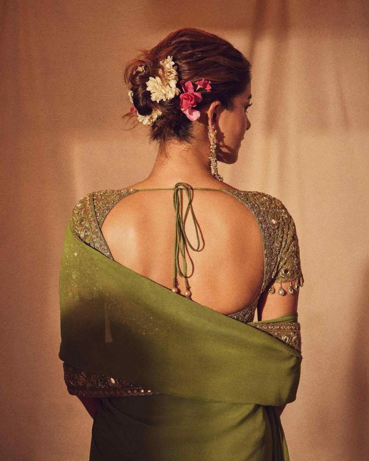 Malavika Mohanan, Janhvi Kapoor & Ananya Panday Dazzle In Sarees, Redefining Traditional Glamour 965520