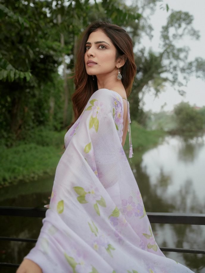 Malavika Mohanan, Janhvi Kapoor & Ananya Panday Dazzle In Sarees, Redefining Traditional Glamour 965505
