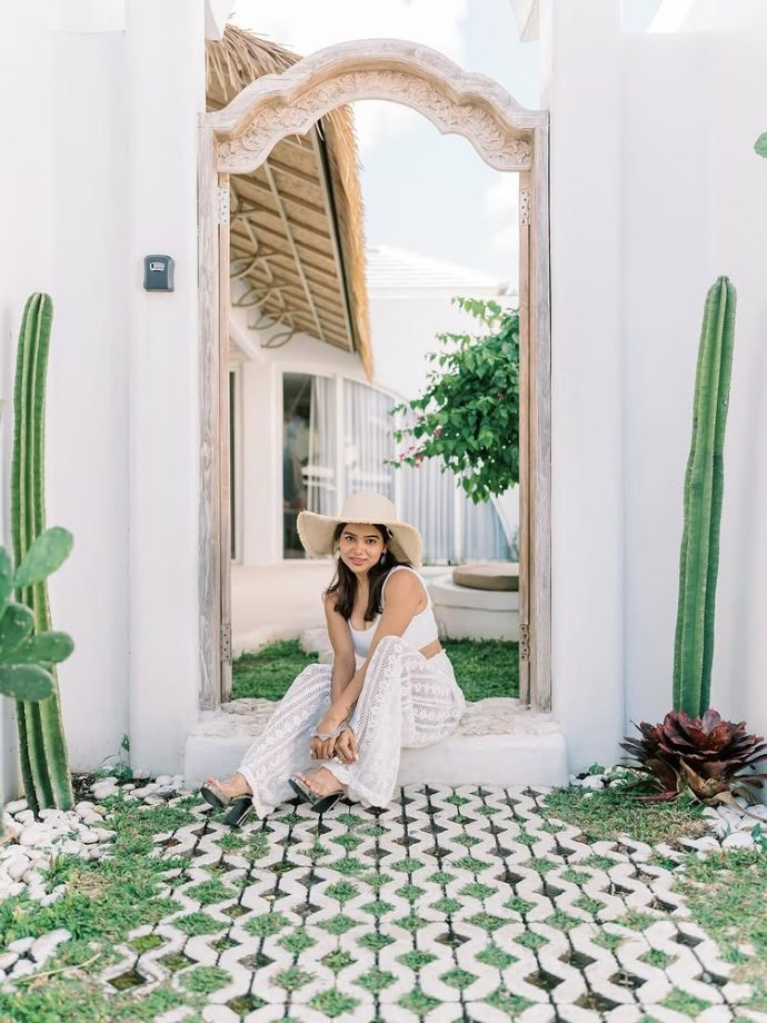 Manisha Rani’s Stunning Beach Outfits You Can’t Miss 964809