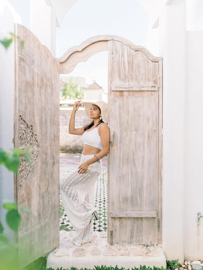 Manisha Rani’s Stunning Beach Outfits You Can’t Miss 964811