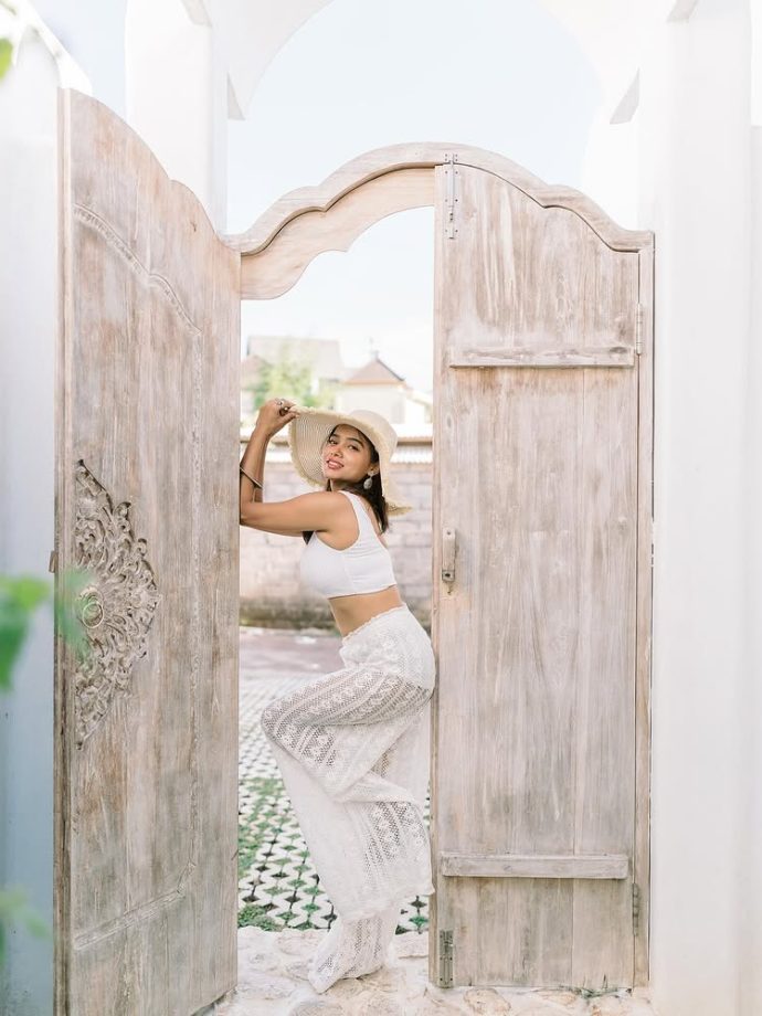 Manisha Rani’s Stunning Beach Outfits You Can’t Miss 964813