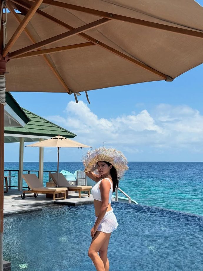 Manisha Rani’s Stunning Beach Outfits You Can’t Miss 964817