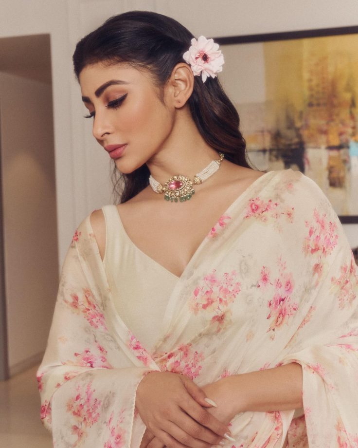 Mouni Roy Stuns in Ivory Saree at Salaakar Event 962051