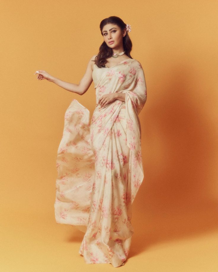 Mouni Roy Stuns in Ivory Saree at Salaakar Event 962052