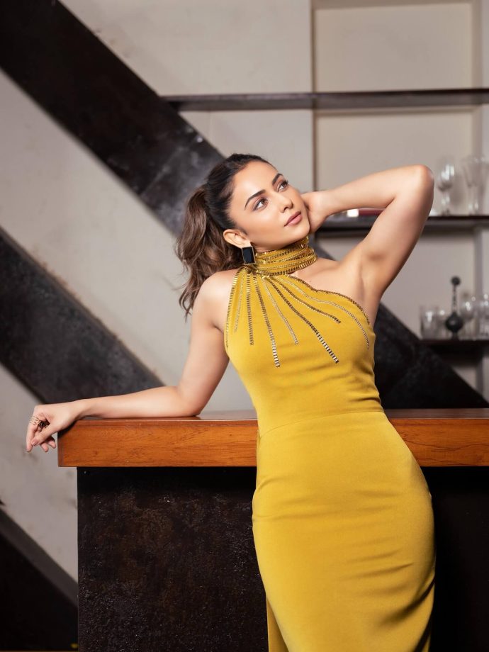 Mustard Magic Rakul Preet Singh’s One-Shoulder Glam 963169