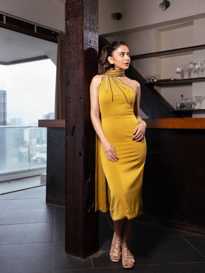 Mustard Magic Rakul Preet Singh’s One-Shoulder Glam 963171