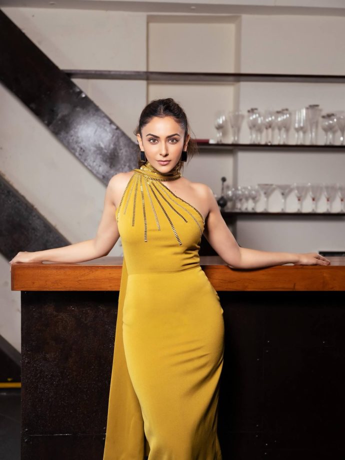 Mustard Magic Rakul Preet Singh’s One-Shoulder Glam 963173