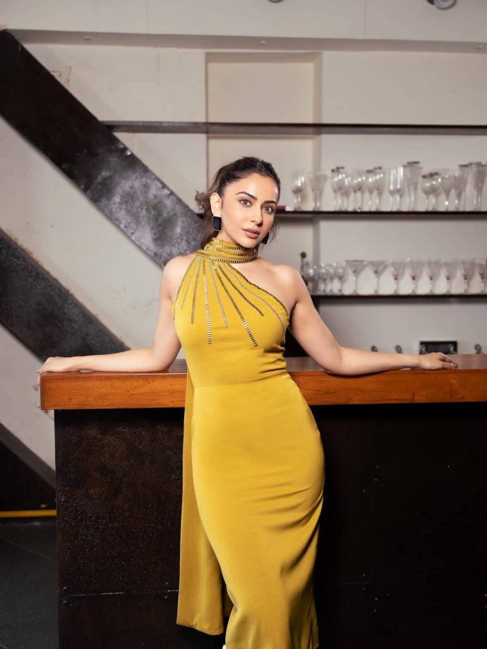 Mustard Magic Rakul Preet Singh’s One-Shoulder Glam 963174