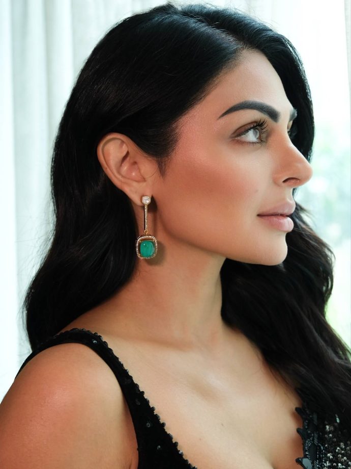 Neeru Bajwa Shines for Upcoming Punjabi Film 'Phaphey Kuttniyan' 962887