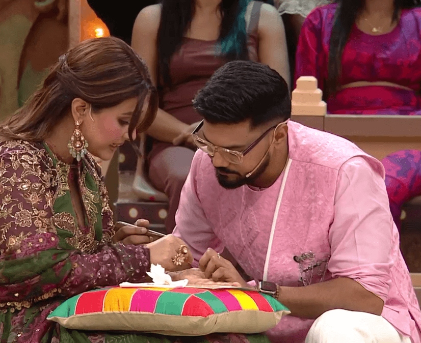 Pati Patni Aur Panga: Abhinav Draws Mor On Rubina's Hand, Hina's Reaction Goes Viral 961385