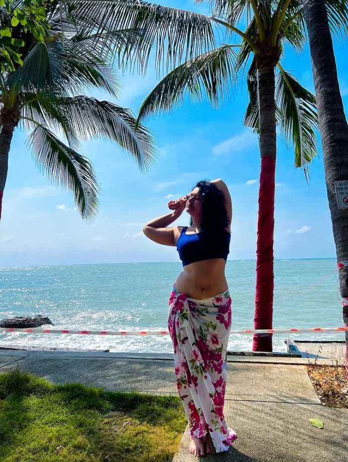 Poonam Bajwa Shines in Vibrant Beach Outfit 961604