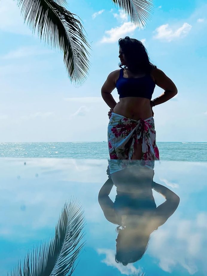Poonam Bajwa Shines in Vibrant Beach Outfit 961605
