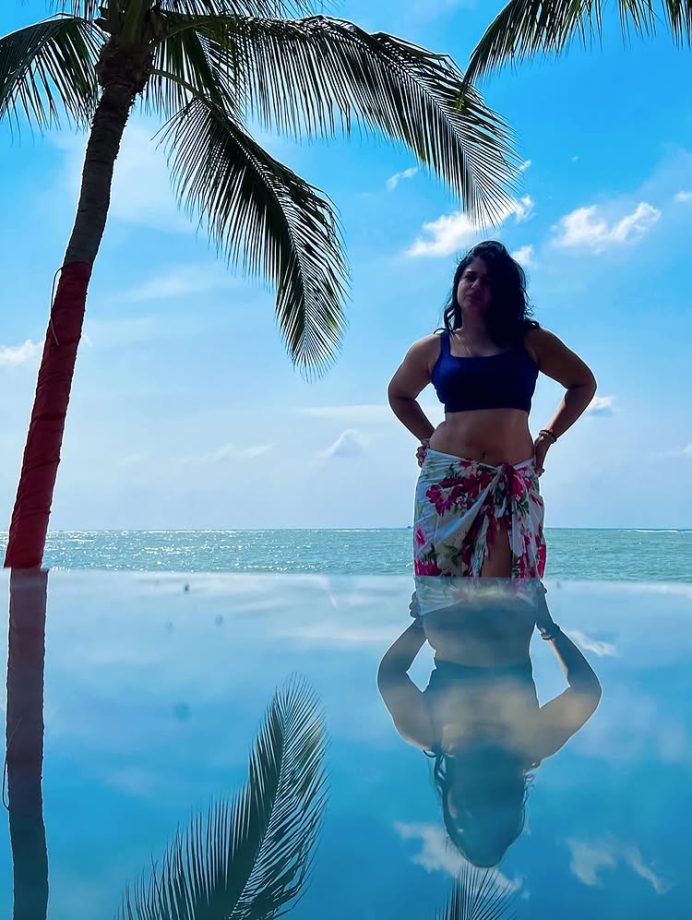 Poonam Bajwa Shines in Vibrant Beach Outfit 961607