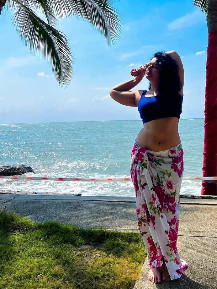 Poonam Bajwa Shines in Vibrant Beach Outfit 961609