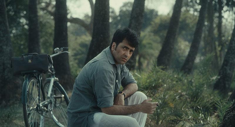 Putulnacher Itikatha Review: Poetic, Patient & Profound 960511