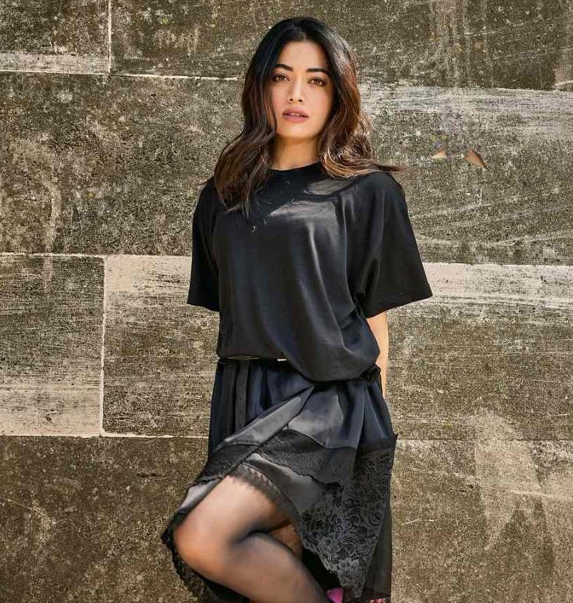 Rashmika Mandanna's Bold Street Style Shines in Paris 961554