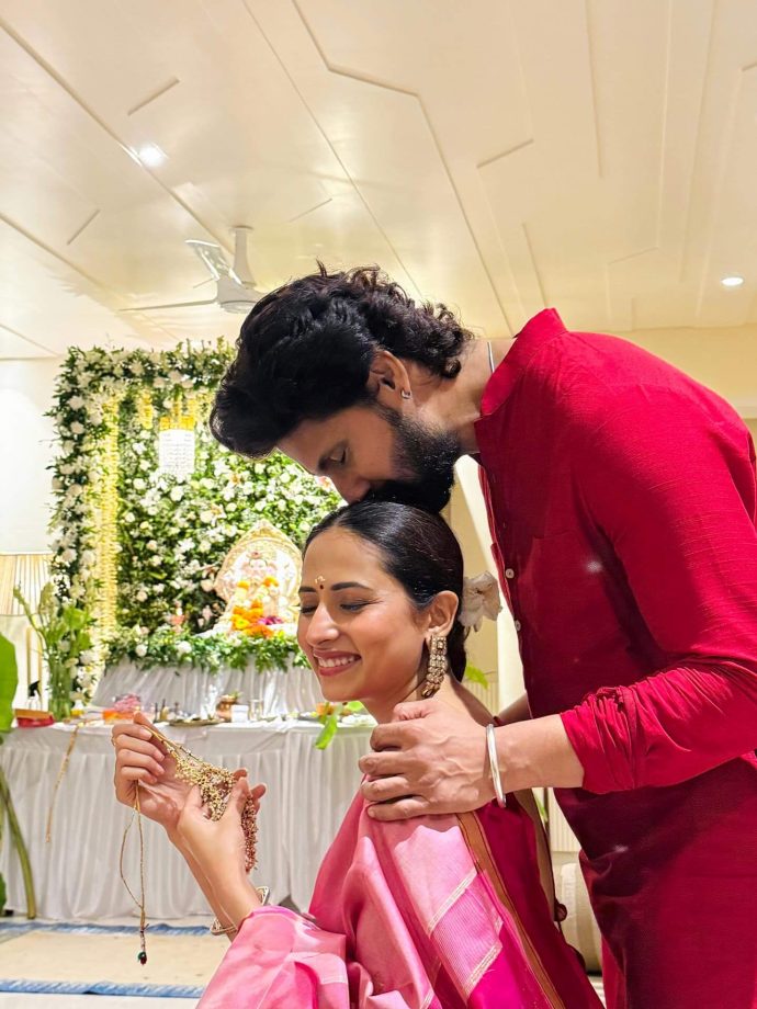Ravie Dubey and Sargun Mehta welcome Ganpati Bappa in their new sea facing home! 965363