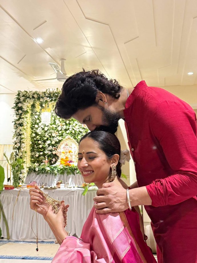 Ravie Dubey and Sargun Mehta welcome Ganpati Bappa in their new sea facing home! 965364