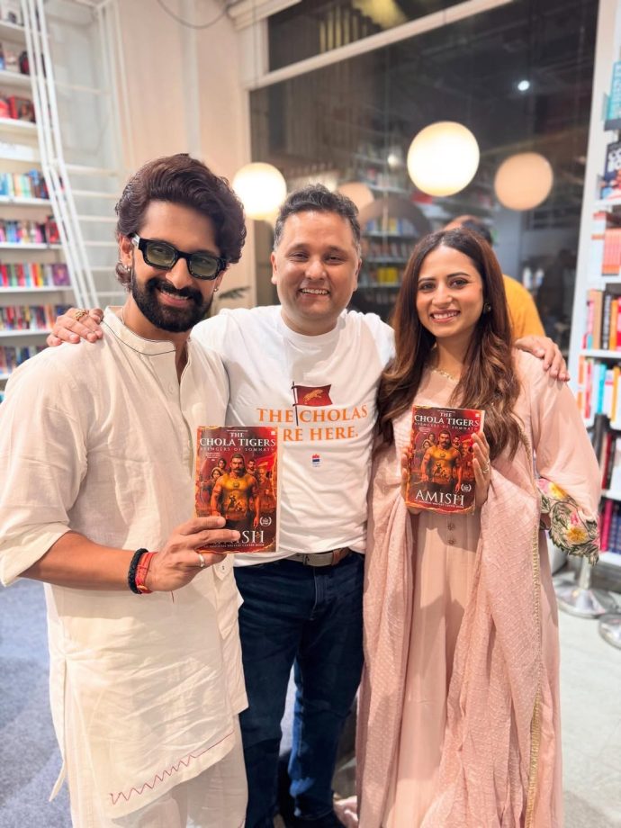 Ravie Dubey & Sargun Mehta Grace Amish Tripathi’s Book Launch of The Chola Tigers 965660