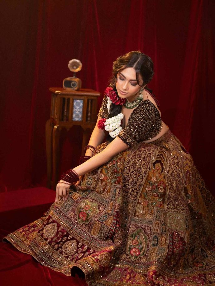 Reem Sameer Dazzles in Gorgeous Lehenga And Ornate Blouse Design 961788