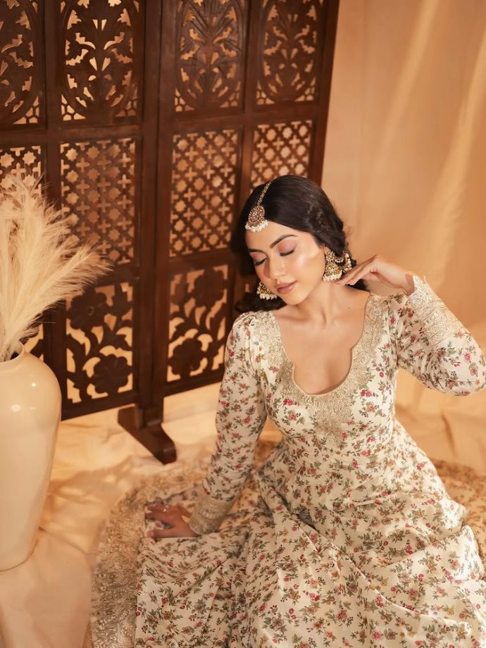 Reem Shaikh Glows in Ivory Floral Anarkali and Regal Pearl Jewels 963444