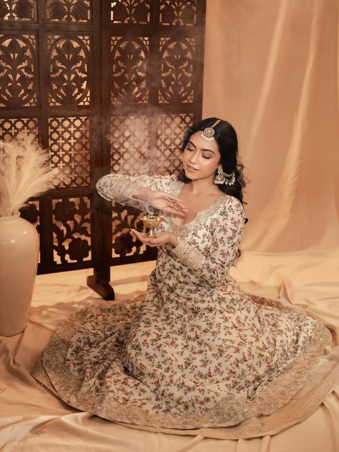 Reem Shaikh Glows in Ivory Floral Anarkali and Regal Pearl Jewels 963447