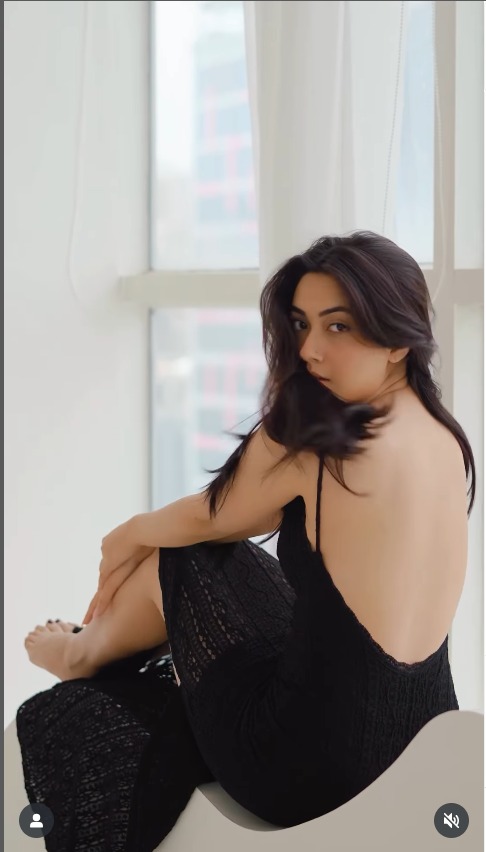Reem Shaikh Stuns in a Sophisticated Yet Daring Backless Gown 963094